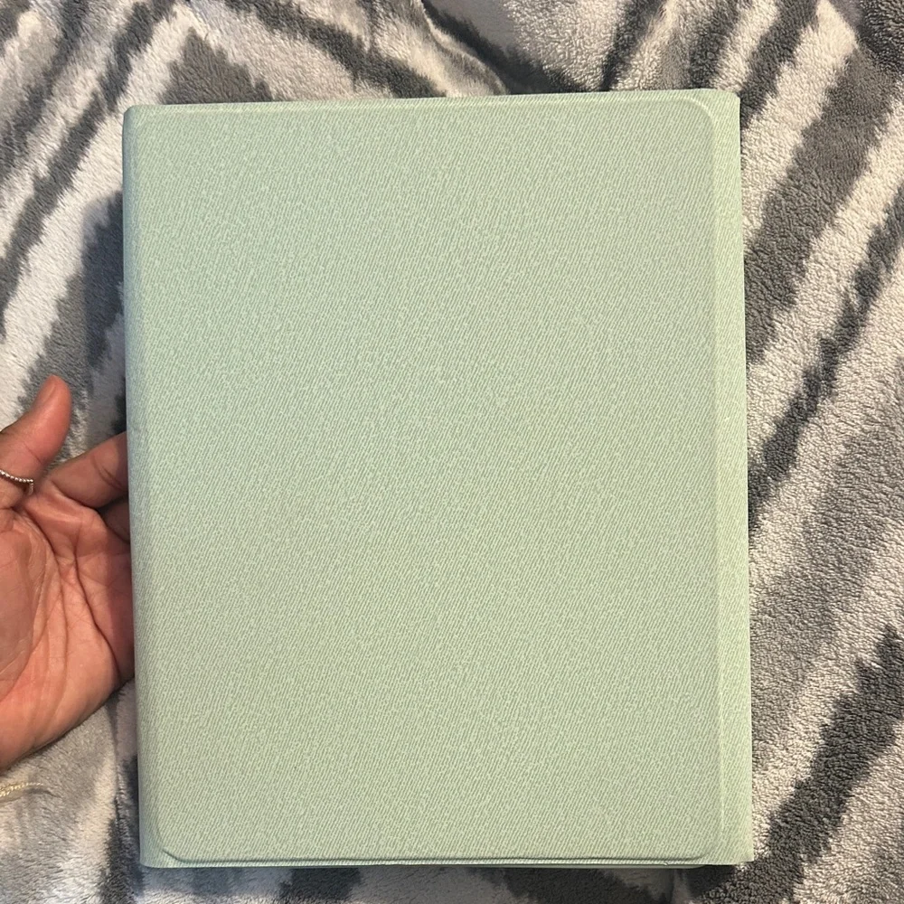 iPad Pro 2nd Gen Mint Green w/ Keyboard Case